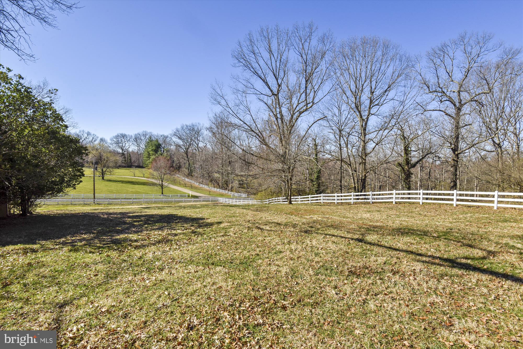 10212 East Hunter Valley Road Vienna, VA 22181 - Photo 1 of 40 Gallery Image 1