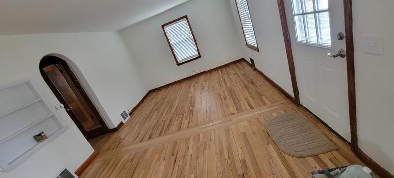 1426 Hooker Avenue Madison, WI 53704 - Photo 4 of 20 Living Room