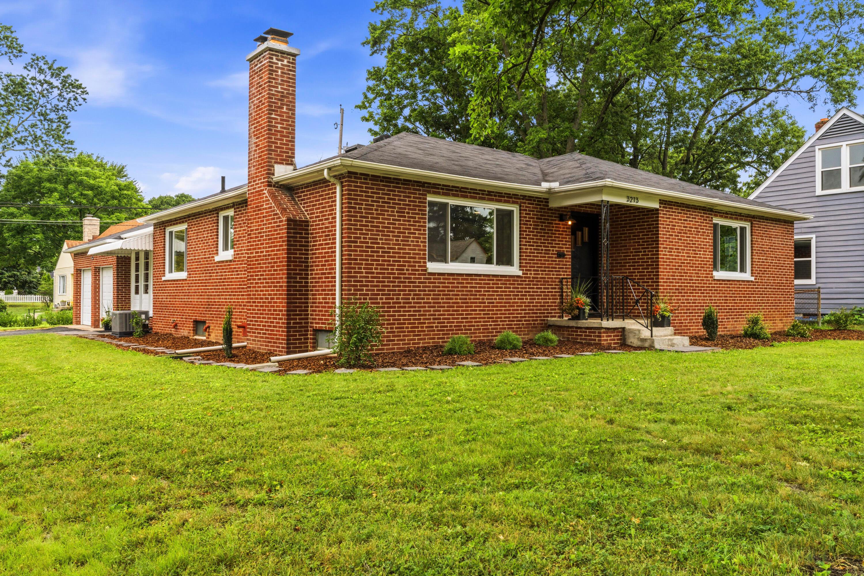 3213 Mountview Road Upper Arlington, OH 43221 - Photo 2 of 61 Front of Home