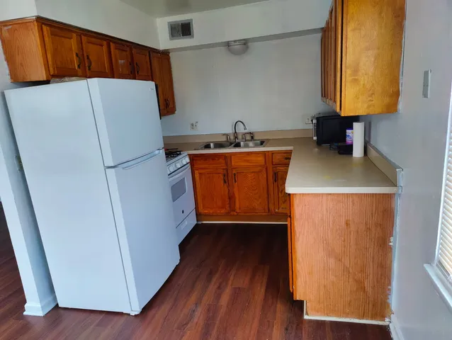 $1,300 | 384 West Indian Trail, Unit 2, Aurora, IL 60506