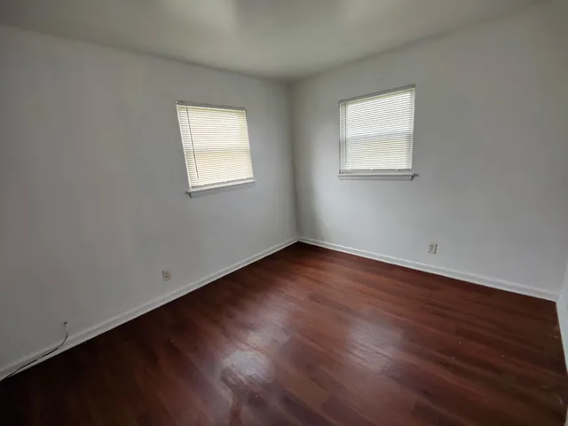 $1,300 | 384 West Indian Trail, Unit 2, Aurora, IL 60506