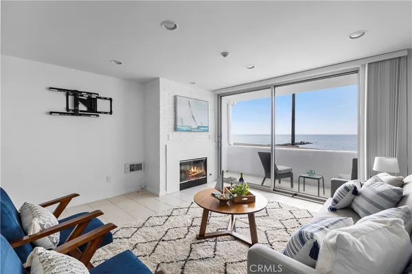 $3,795 | 615 Esplanade, Unit 105, Redondo Beach, CA 90277