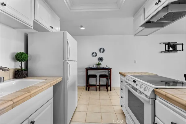 $3,500 | 615 Esplanade, Unit 105, Redondo Beach, CA 90277