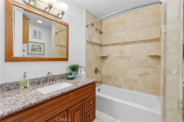 $3,795 | 615 Esplanade, Unit 105, Redondo Beach, CA 90277