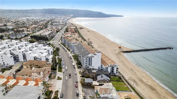 $3,795 | 615 Esplanade, Unit 105, Redondo Beach, CA 90277