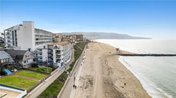 $3,795 | 615 Esplanade, Unit 105, Redondo Beach, CA 90277