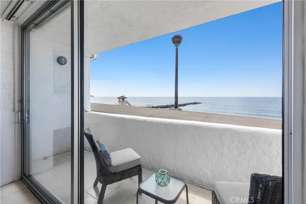 $3,795 | 615 Esplanade, Unit 105, Redondo Beach, CA 90277