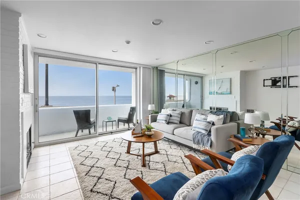 $3,500 | 615 Esplanade, Unit 105, Redondo Beach, CA 90277