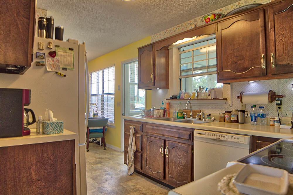 1131 Greens Lake Road East Ridge, TN 37412 - Photo 10 of 26 kitchen