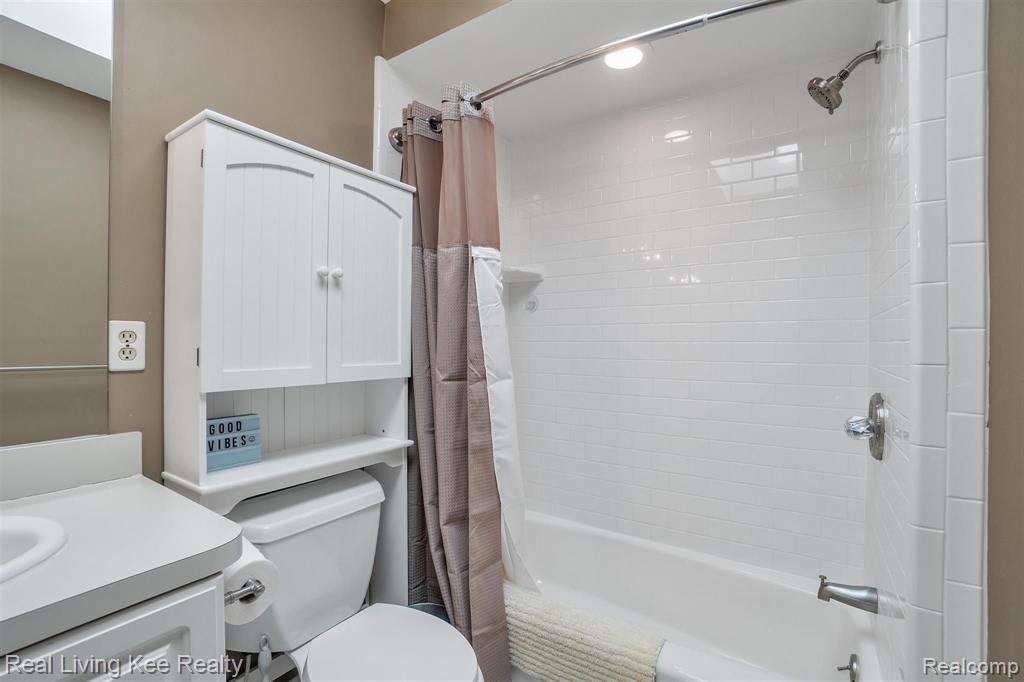 4061 Jacquelynn Court Rochester, MI 48306 - Photo 35 of 49