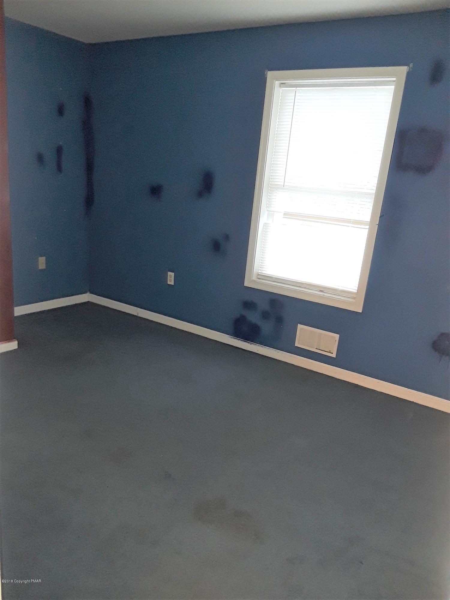 3105 Sequoia Road Tobyhanna, PA 18466 - Photo 27 of 29 an empty room with a window