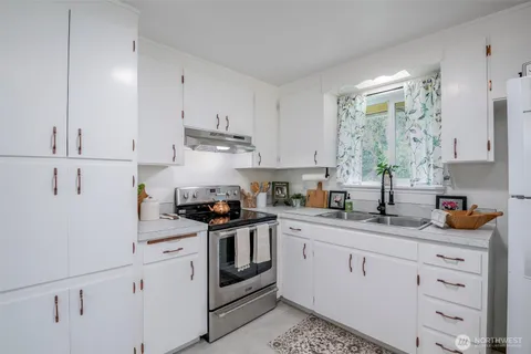 $439,000 | 6230 South Mason Avenue, Tacoma, WA 98409