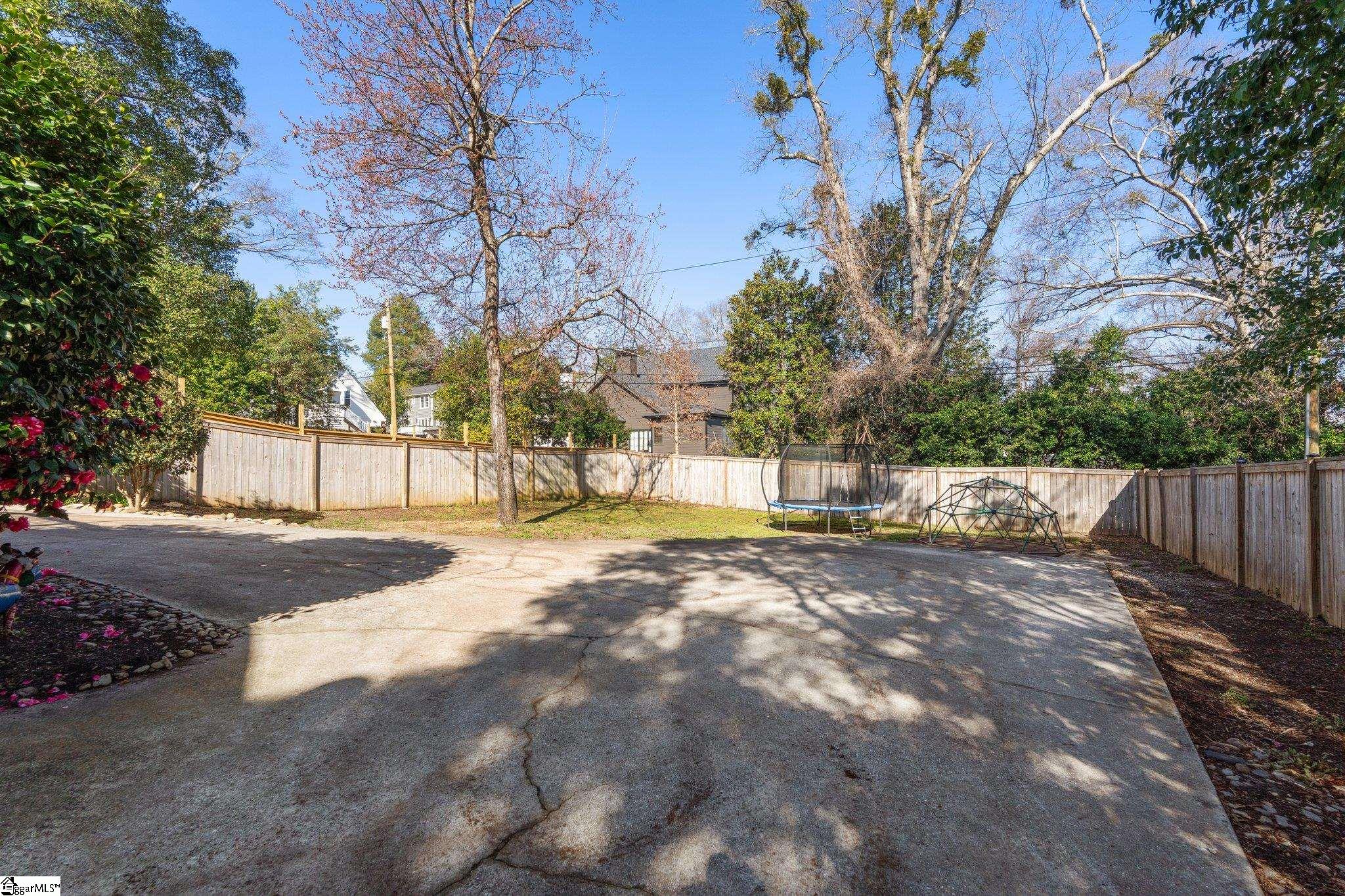 419 East Faris Road Greenville, SC 29605 - Photo 9 of 37 Gallery Image 9