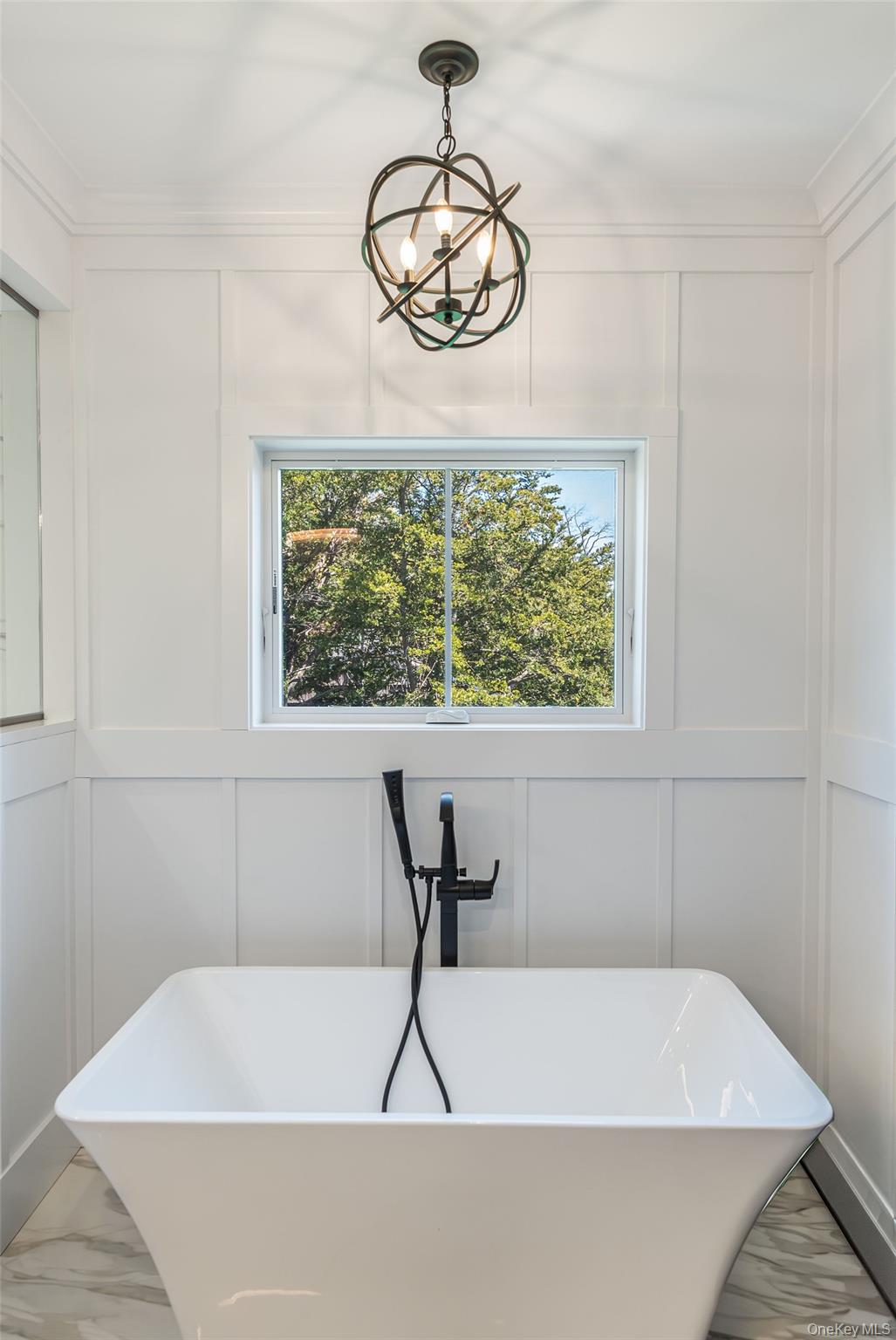 1665 Glenn Road Southold, NY 11971 - Photo 23 of 46 a bathroom with a bathtub