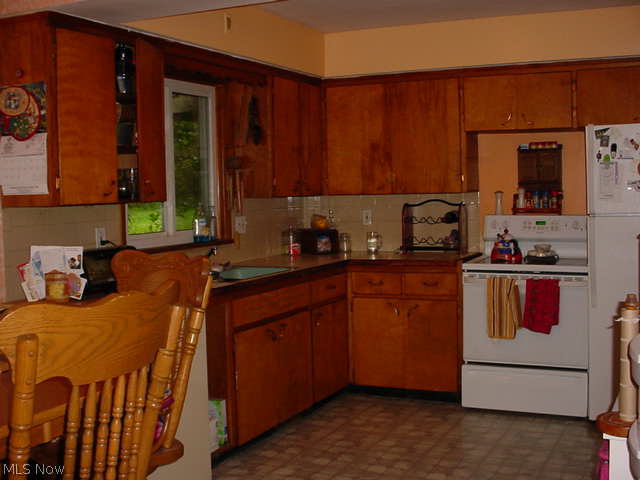 1765 Toepfer Road Akron, OH 44312 - Photo 2 of 10