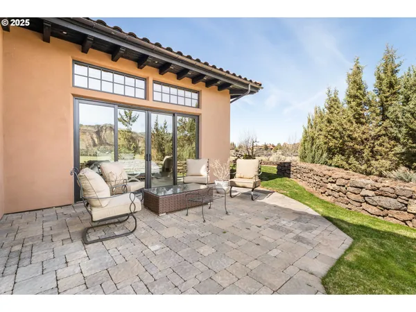 $2,296,400 | 10219 Vineyard Way, Terrebonne, OR 97760