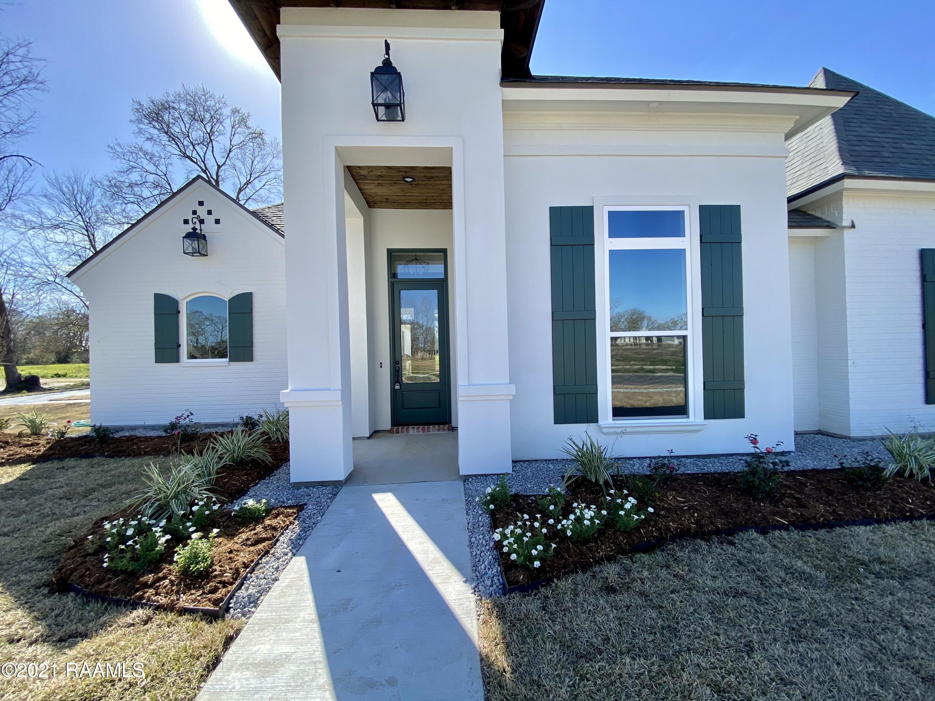 206 Ridgecroft Drive Carencro, LA 70520 - Photo 2 of 42 AAF9BBDA-A241-455B-8C95-21B8FB299BF2