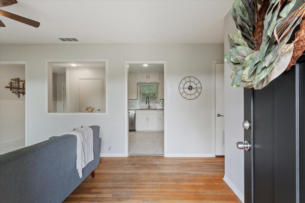 804 Ash Street Georgetown, TX 78626 - Photo 9 of 38