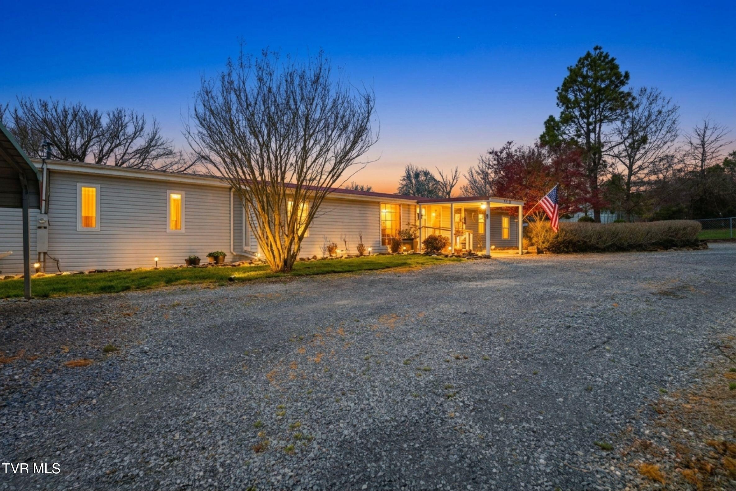 653 Murrell Road Kingsport, TN 37660 - Photo 1 of 25 Twilight photo_main_3