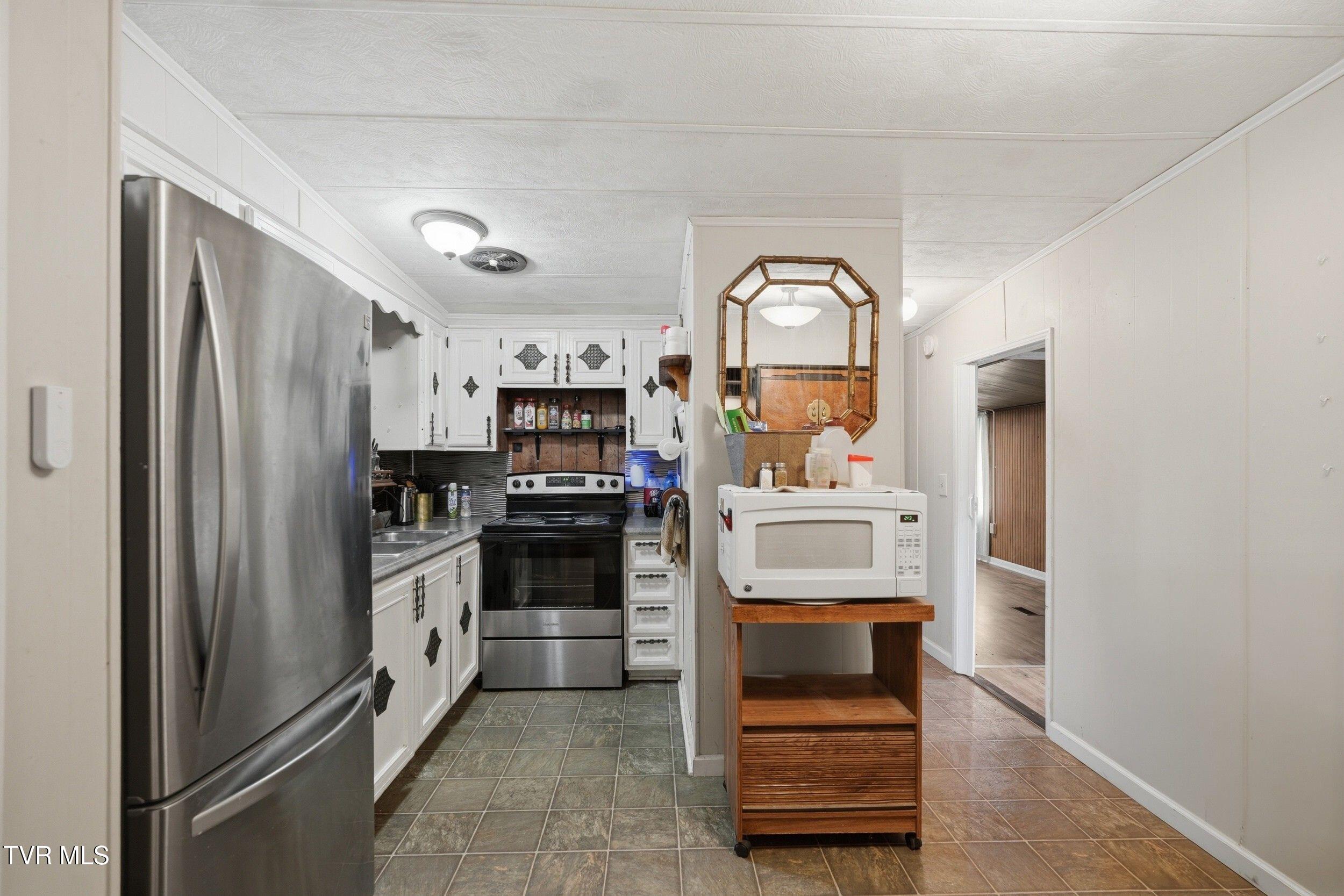 653 Murrell Road Kingsport, TN 37660 - Photo 12 of 25 Kitchen 2