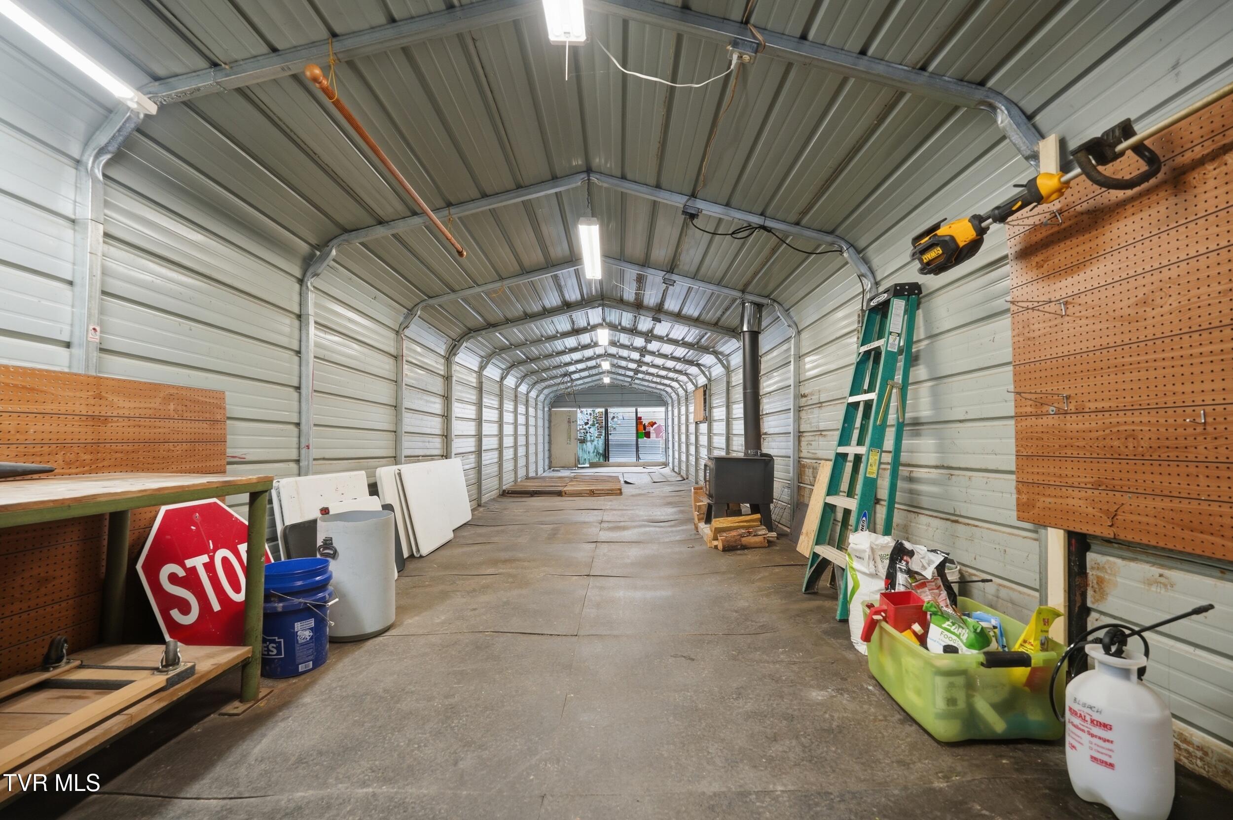 653 Murrell Road Kingsport, TN 37660 - Photo 20 of 25 Shop area