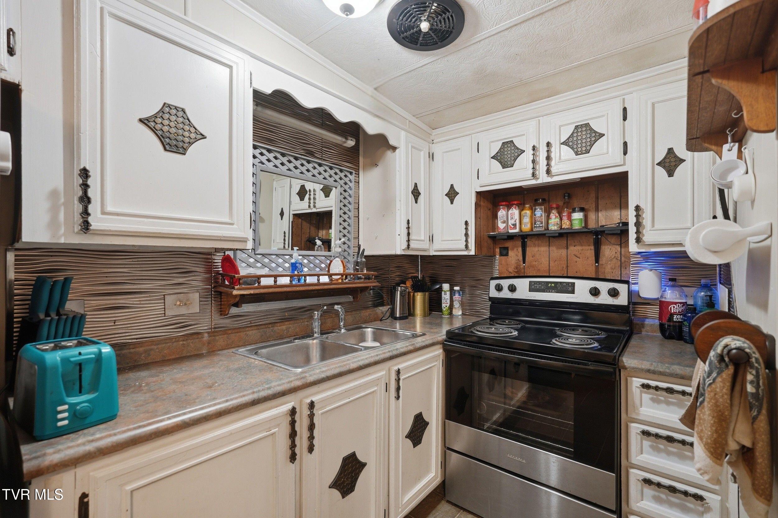 653 Murrell Road Kingsport, TN 37660 - Photo 4 of 25 Kitchen (1)