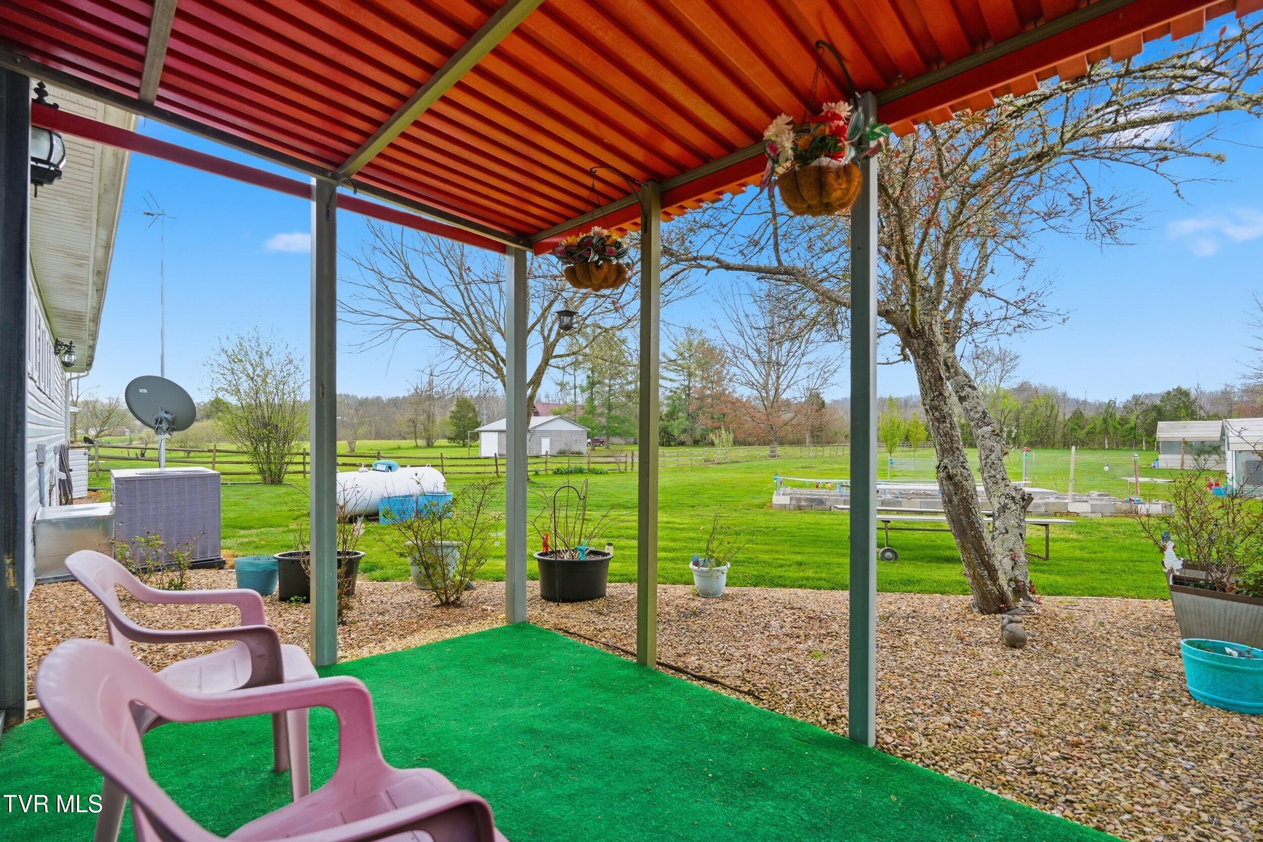 653 Murrell Road Kingsport, TN 37660 - Photo 5 of 25 Rear patio