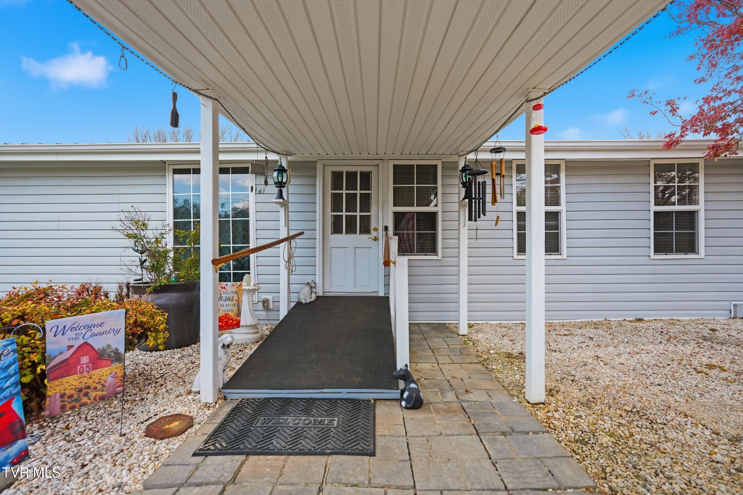 653 Murrell Road Kingsport, TN 37660 - Photo 6 of 25 Covered patio