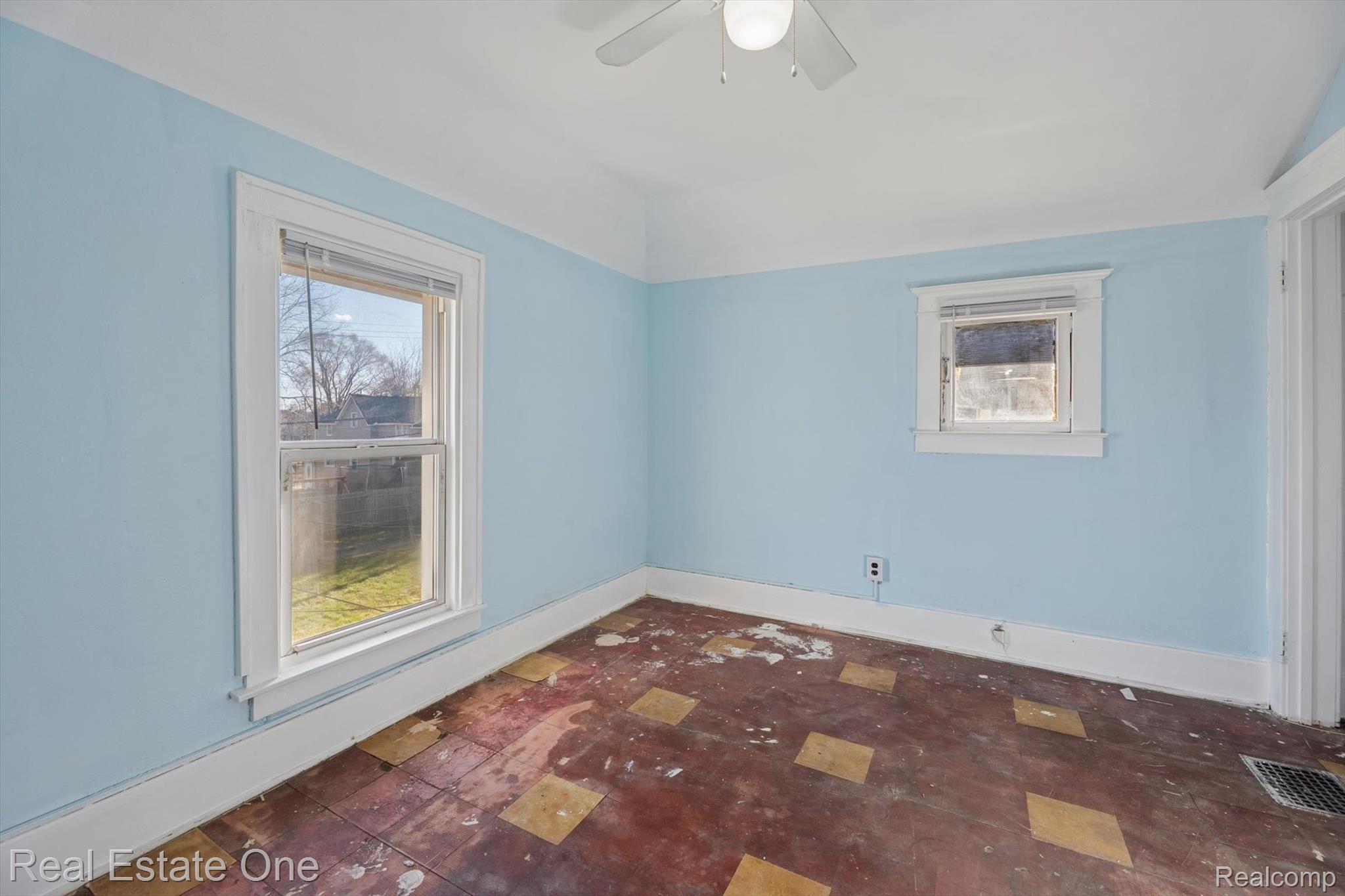 159 Dwight Street River Rouge, MI 48218 - Photo 31 of 48 31-159-Dwight-St-River-Rouge-MI-48218-WindowStill-33.jpg