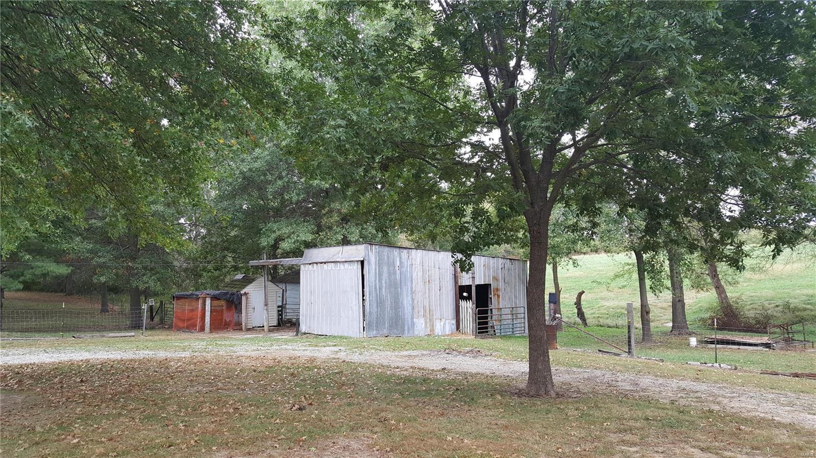 11513 Hoyt Monken Road Highland, IL 62249 - Photo 17 of 32 Gallery Image 17