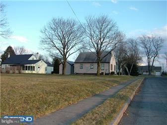 500 Crestview Road Lansdale, PA 19446 - Photo 3 of 11 Exterior Back