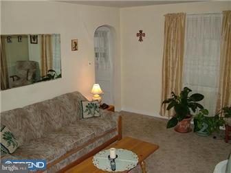 500 Crestview Road Lansdale, PA 19446 - Photo 8 of 11 Living Room