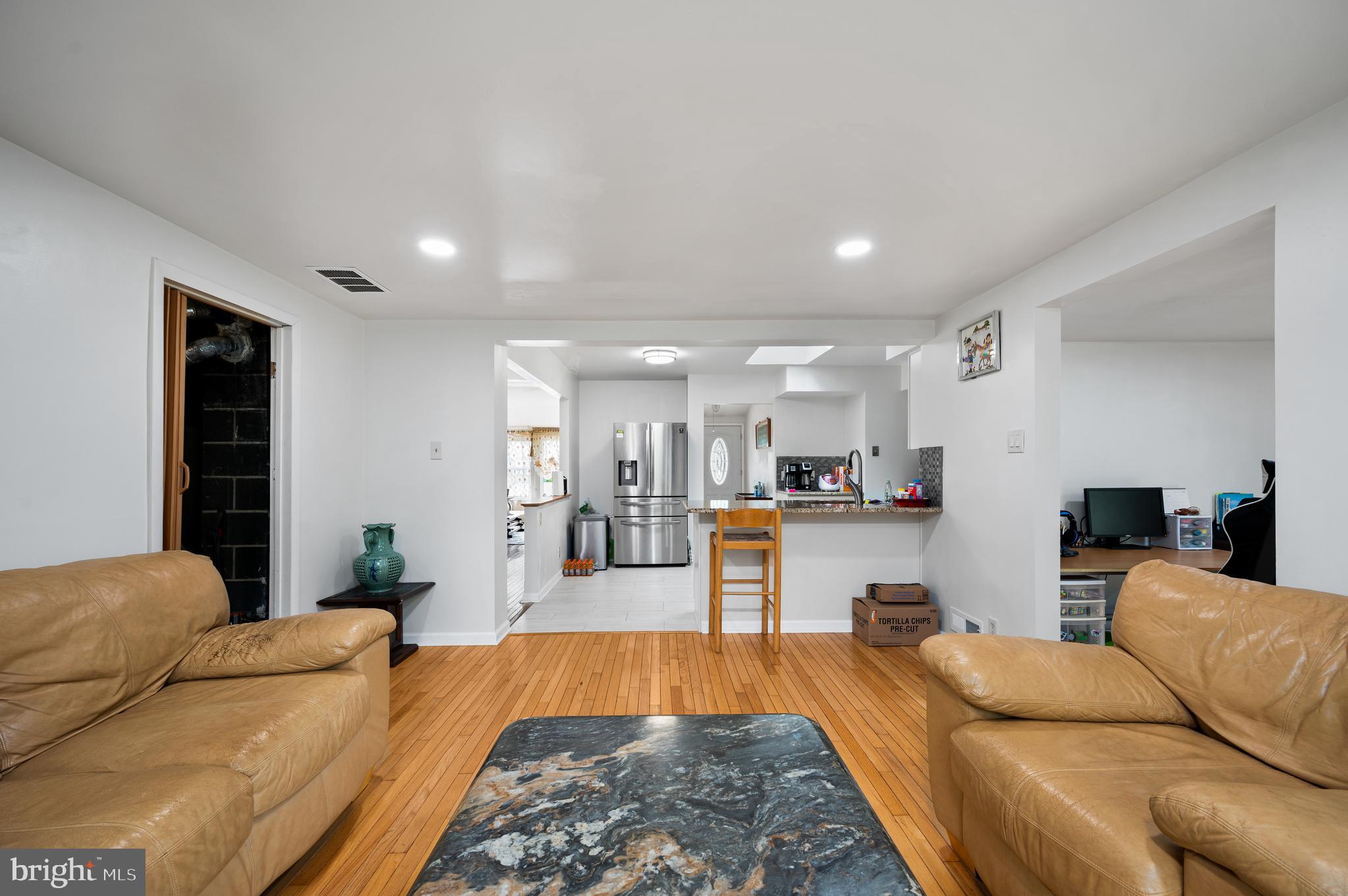 140 Glenbrook Drive Mount Laurel, NJ 08054 - Photo 14 of 26 Living room