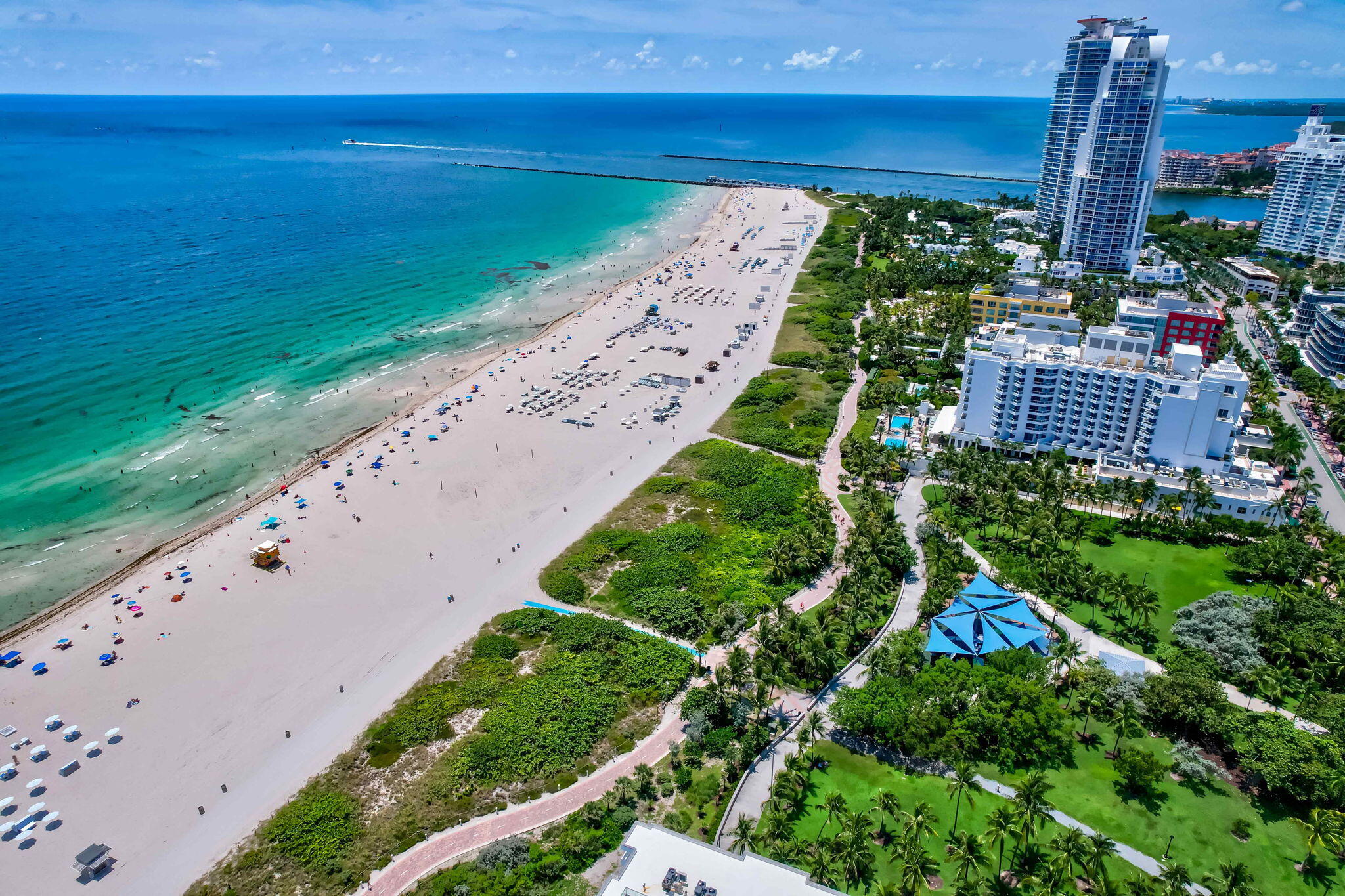 363 Washington Avenue, Unit 32 Miami Beach, FL 33139 - Photo 32 of 32 a view of a garden with an outdoor space