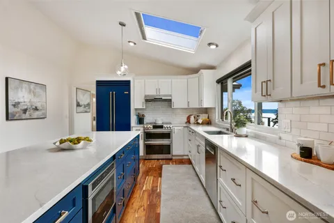 $1,650,000 | 10960 39th Avenue Southwest, Seattle, WA 98146