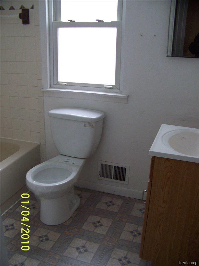 245 Richter Street River Rouge, MI 48218 - Photo 4 of 12 1-04 010