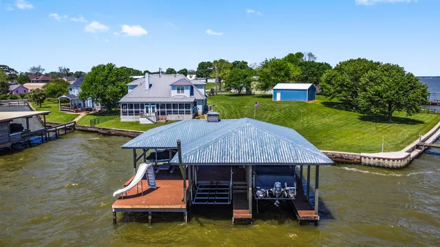 $850,000 | 237 Vivian Road, Onalaska, TX 77360