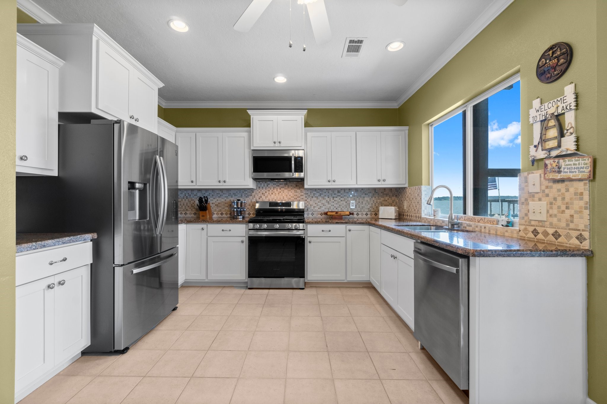 237 Vivian Road Onalaska, TX 77360 - Photo 13 of 49 Spacious kitchen! Wooden island also available.