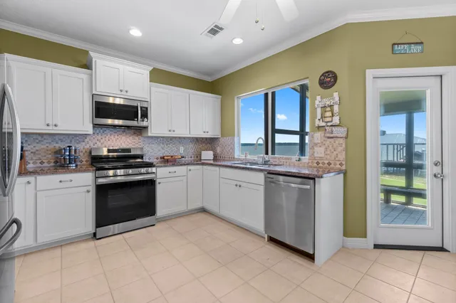 $850,000 | 237 Vivian Road, Onalaska, TX 77360