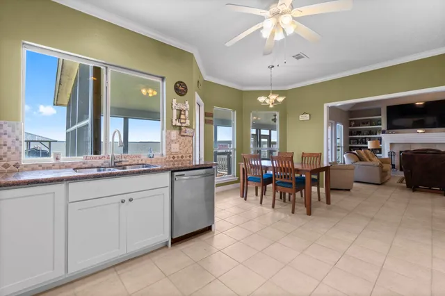 $850,000 | 237 Vivian Road, Onalaska, TX 77360