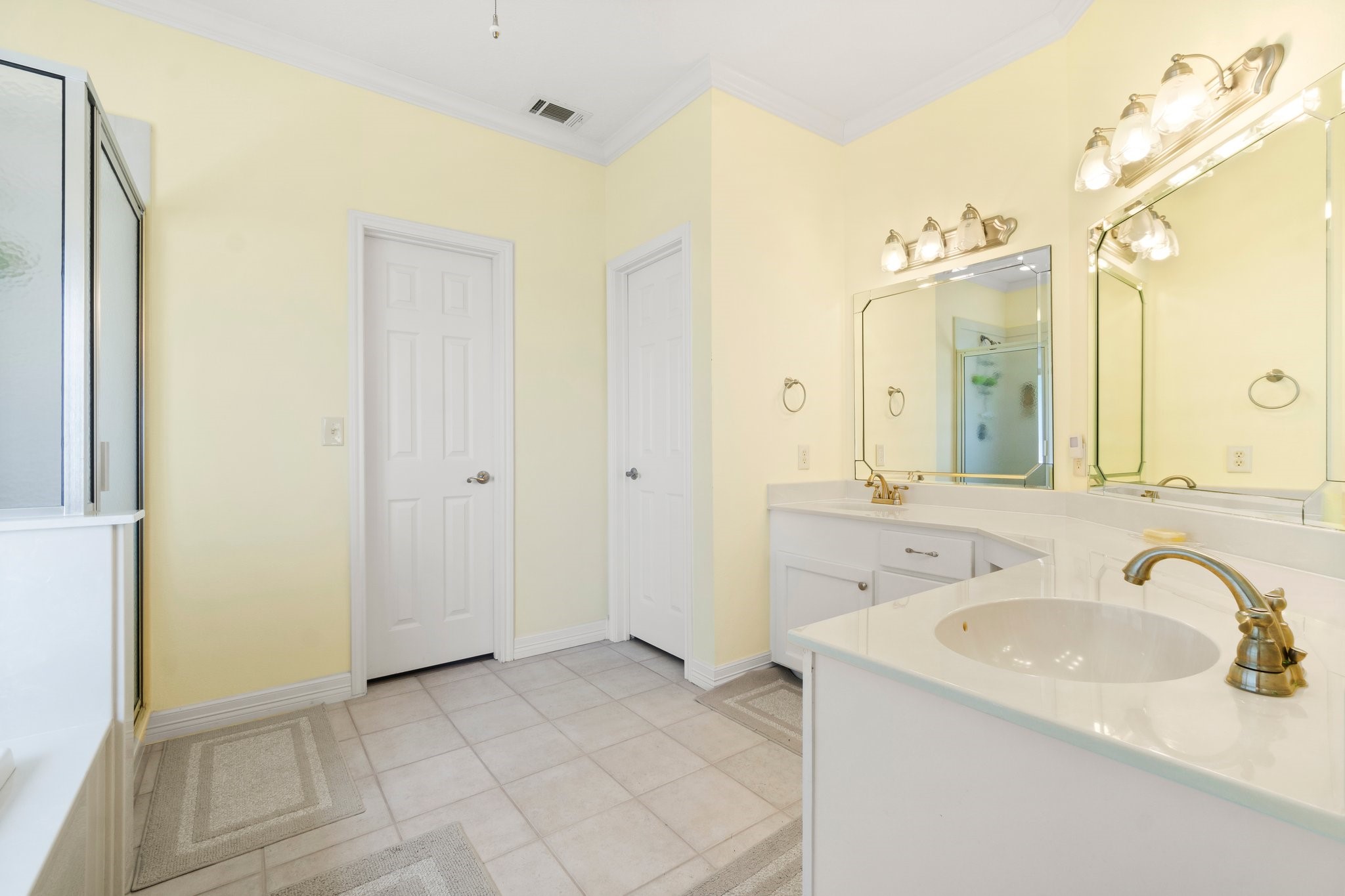 237 Vivian Road Onalaska, TX 77360 - Photo 23 of 49 Garden tub, walk in shower, double vanity, large walk in closet and toilet closet