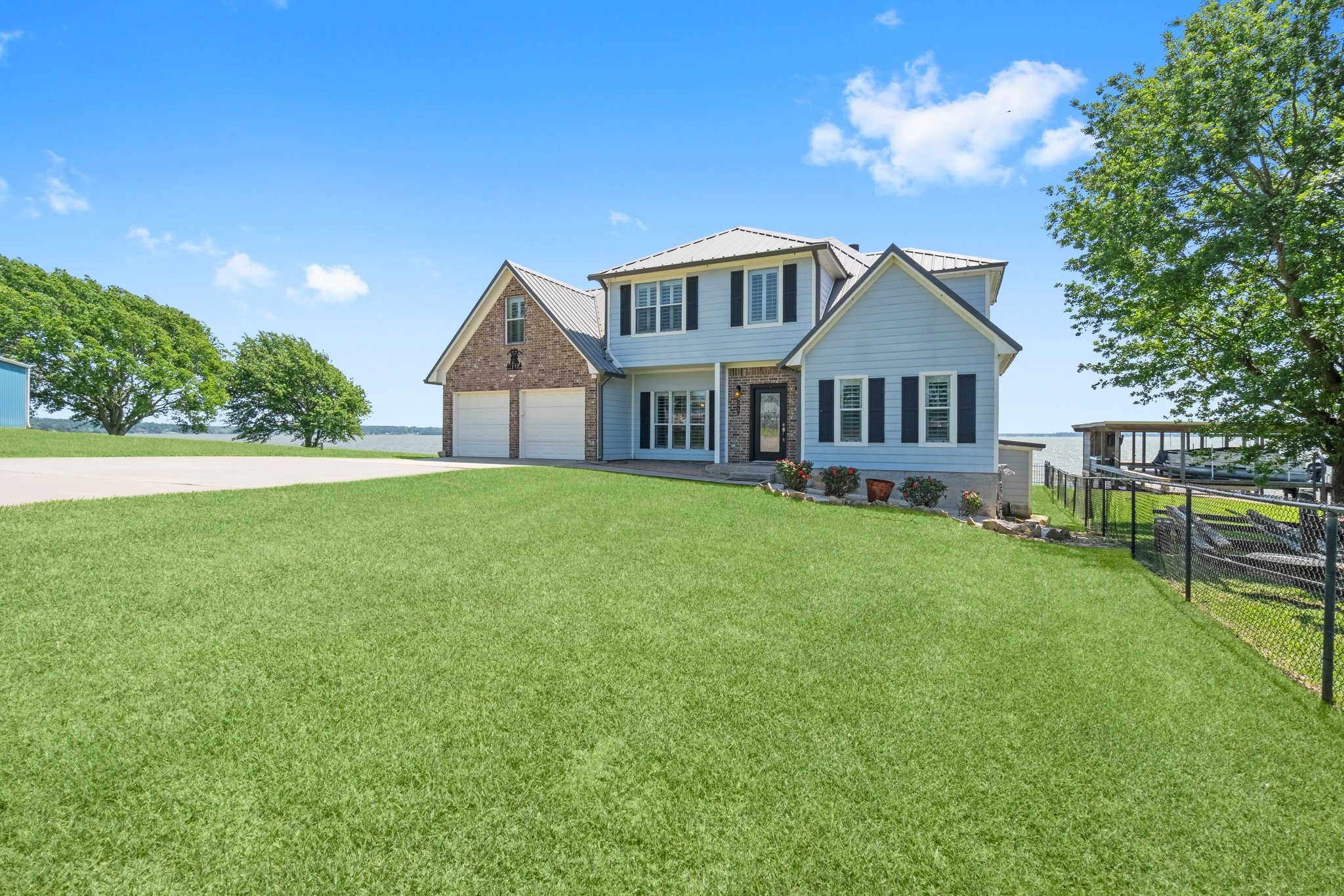 237 Vivian Road Onalaska, TX 77360 - Photo 3 of 49 This beautiful 5 bedroom 2.5 bath home on well maintained property is waiting for you!