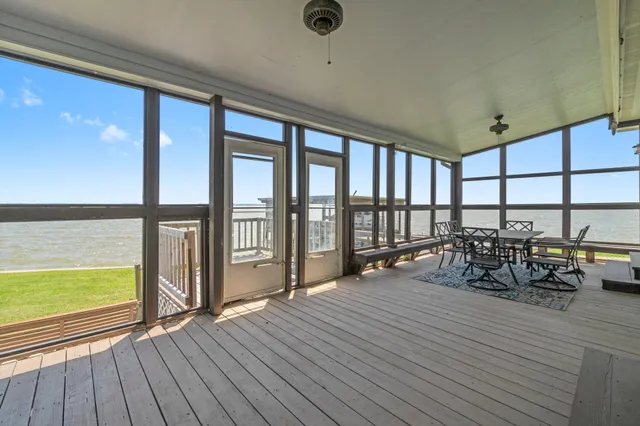 $850,000 | 237 Vivian Road, Onalaska, TX 77360