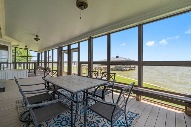 $850,000 | 237 Vivian Road, Onalaska, TX 77360