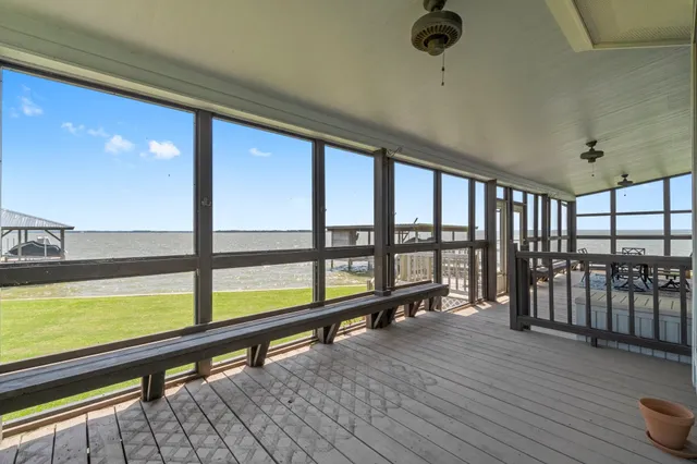 $850,000 | 237 Vivian Road, Onalaska, TX 77360