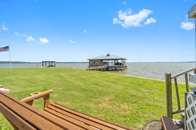 $850,000 | 237 Vivian Road, Onalaska, TX 77360
