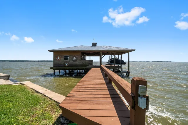 $850,000 | 237 Vivian Road, Onalaska, TX 77360