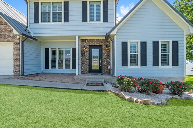 $850,000 | 237 Vivian Road, Onalaska, TX 77360