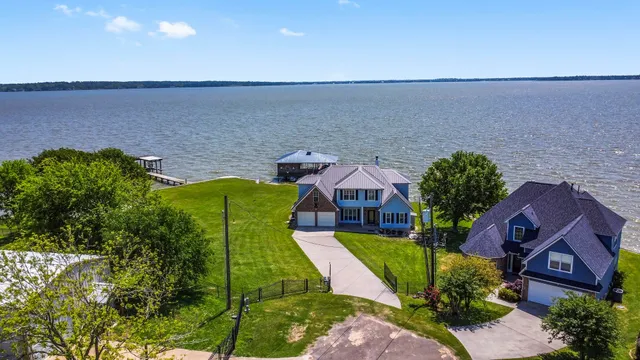 $850,000 | 237 Vivian Road, Onalaska, TX 77360