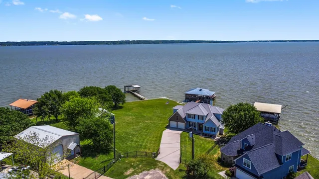 $850,000 | 237 Vivian Road, Onalaska, TX 77360